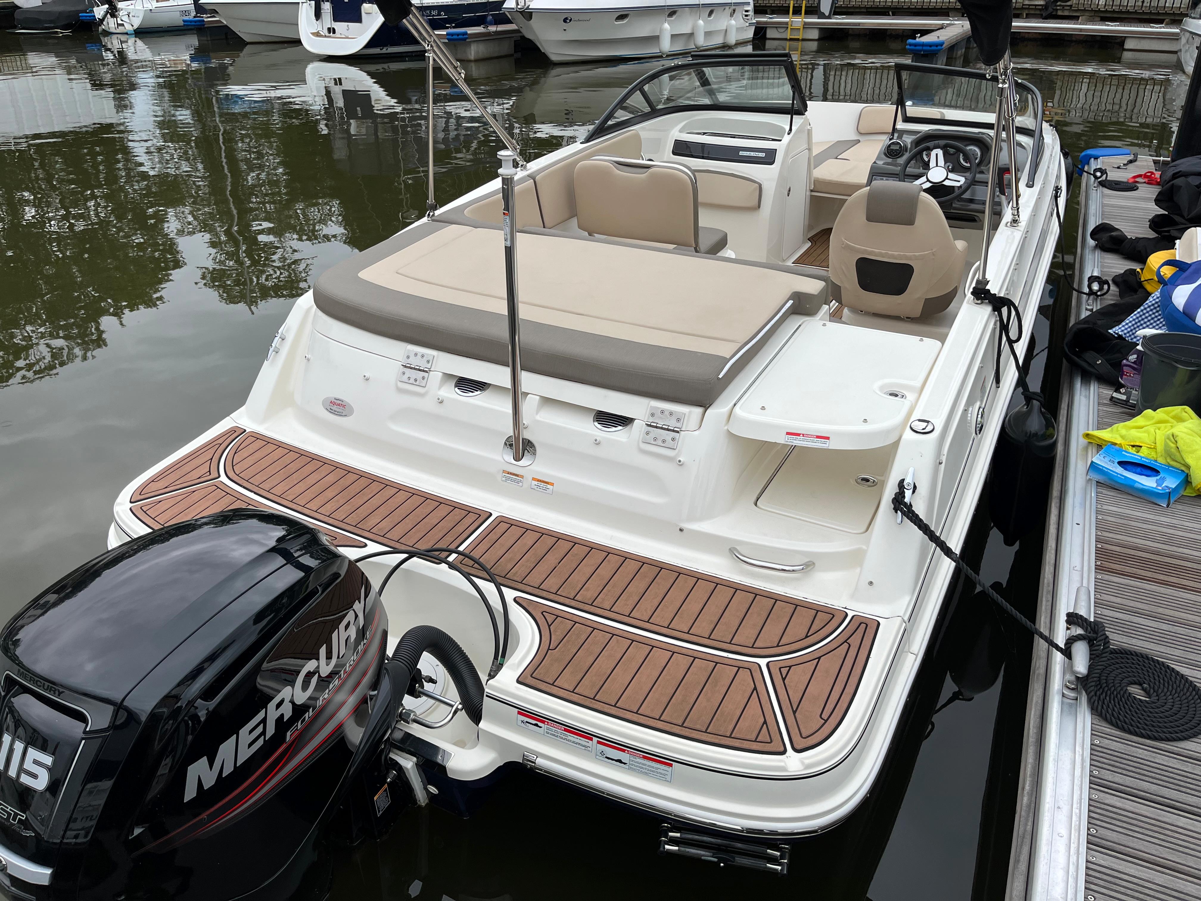 贝莲娜（Bayliner）VR5游艇价格35000美元起