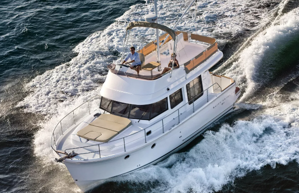 博纳多（Beneteau）Swift Trawler34小型私人游艇价格参考范围为310-360万元