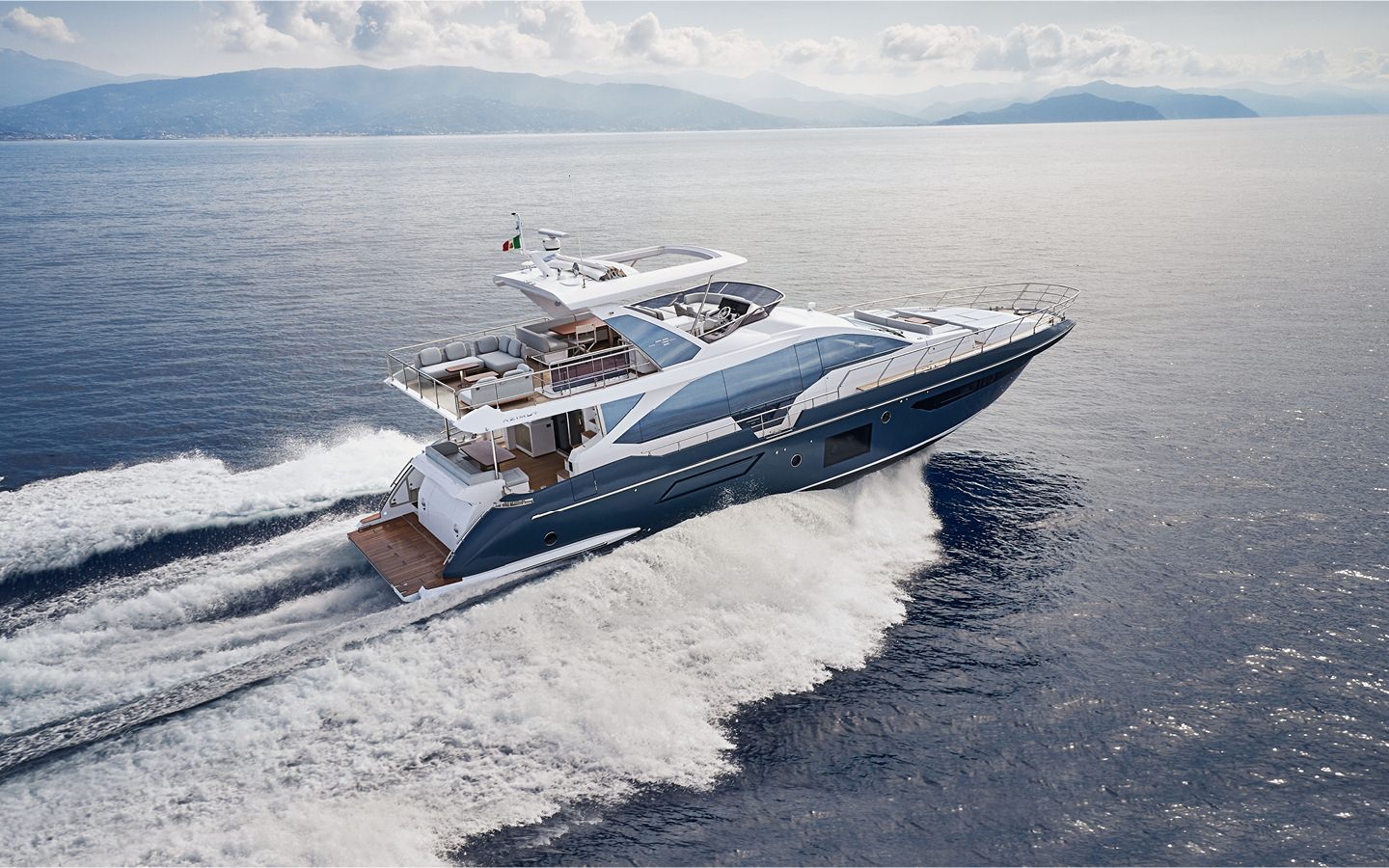 阿兹慕（Azimut）72尺飞桥游艇