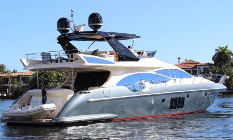 阿兹慕（Azimut）70飞桥游艇