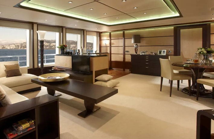 斐帝星（Feadship）Gladiator飞桥游艇舱内