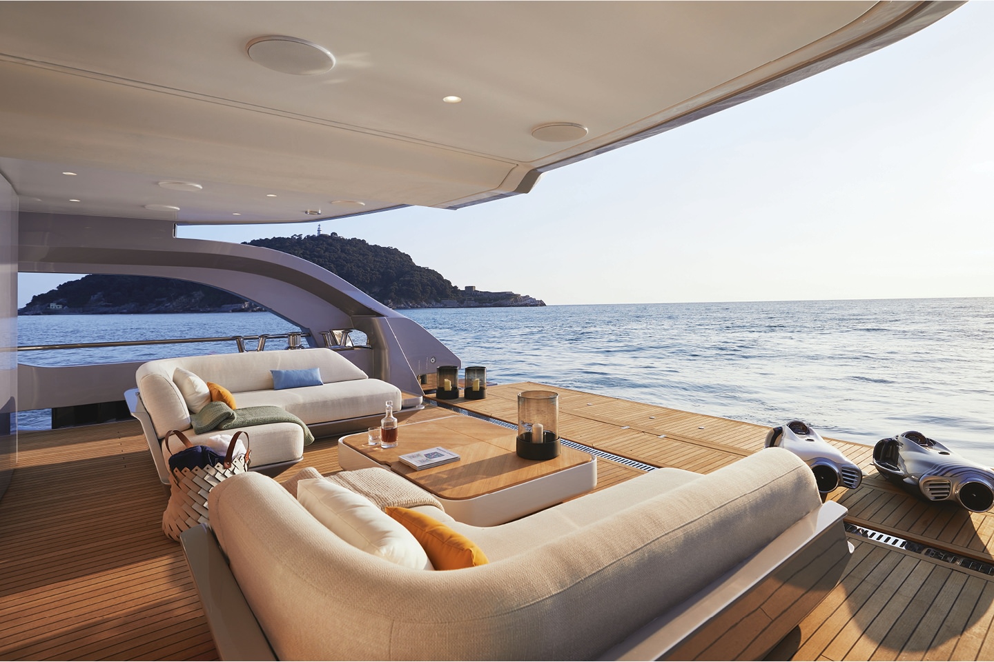 Azimut Grande TRIDECK-MTU-2400