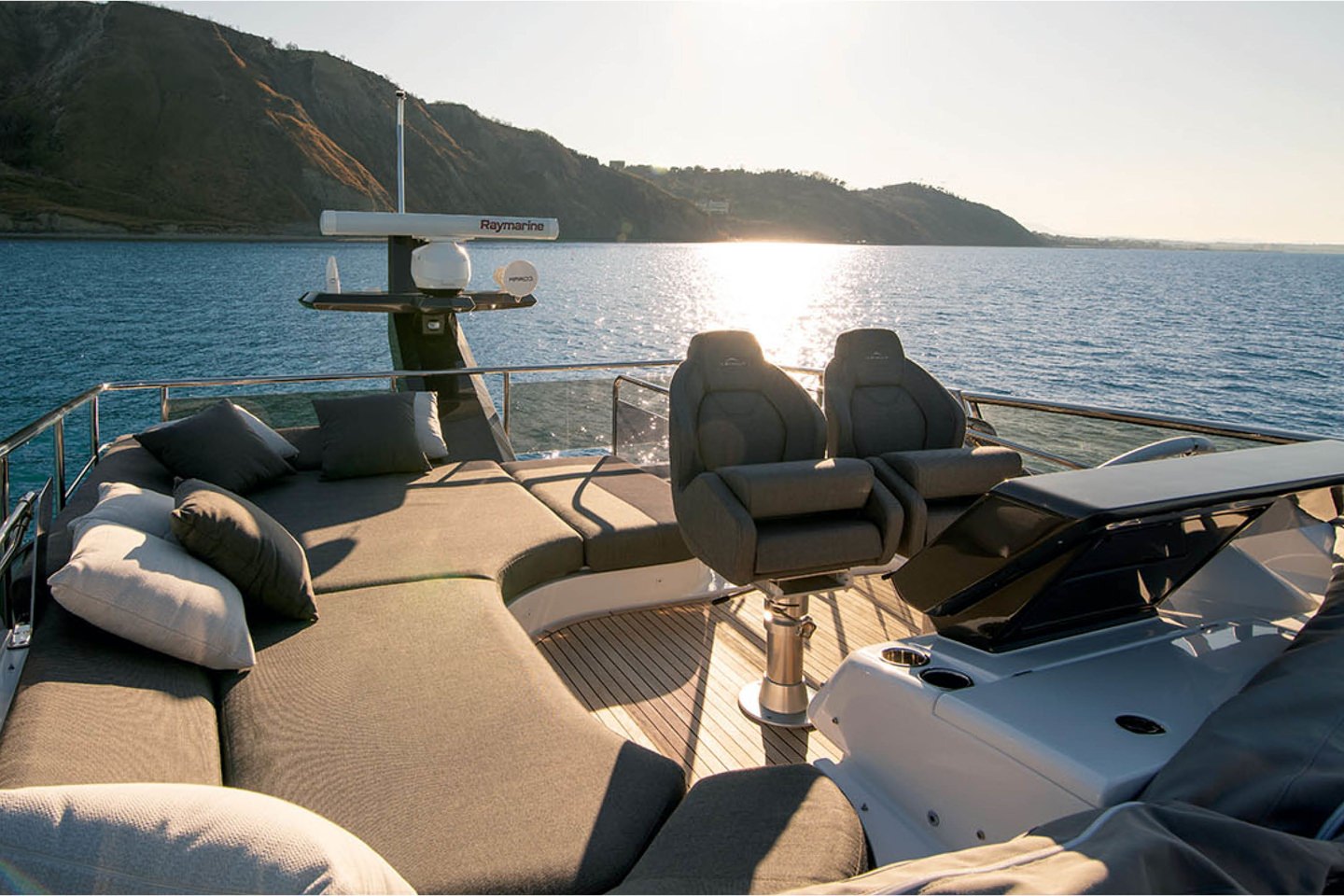 Azimut Grande S6-IPS-700