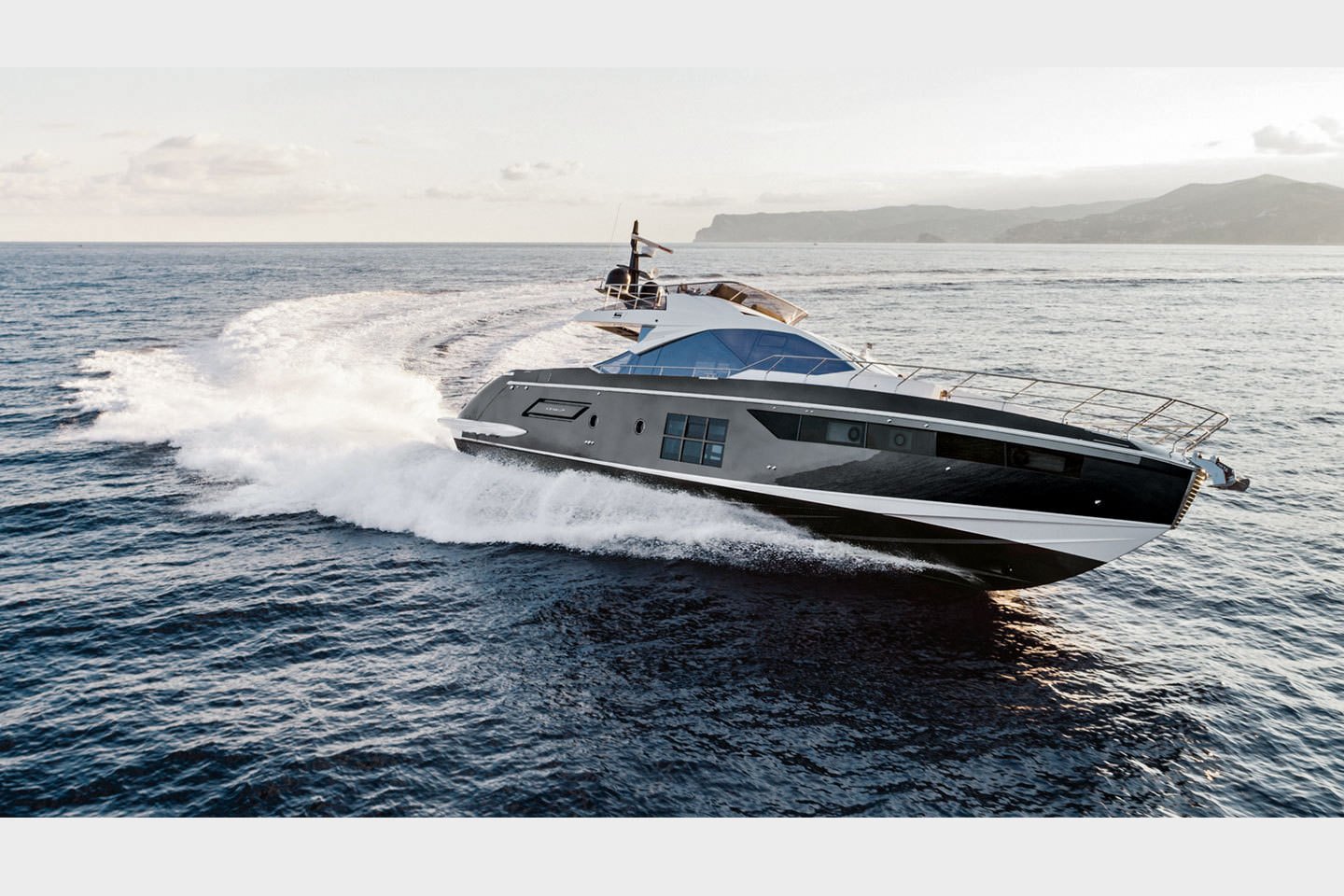 Azimut Grande S7-IPS-1050