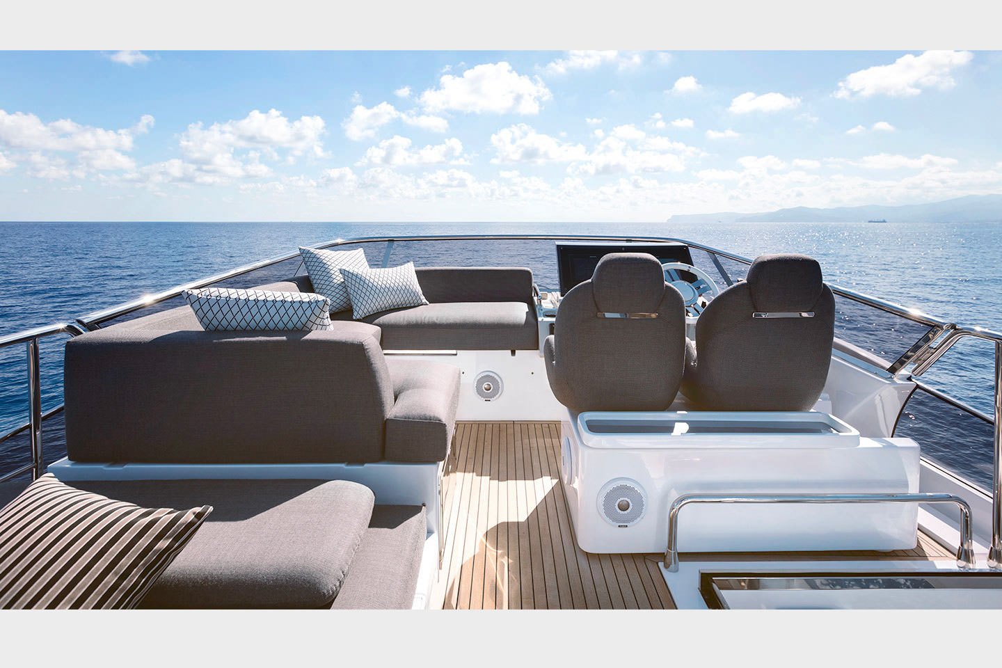 Azimut Grande S7-IPS-1050