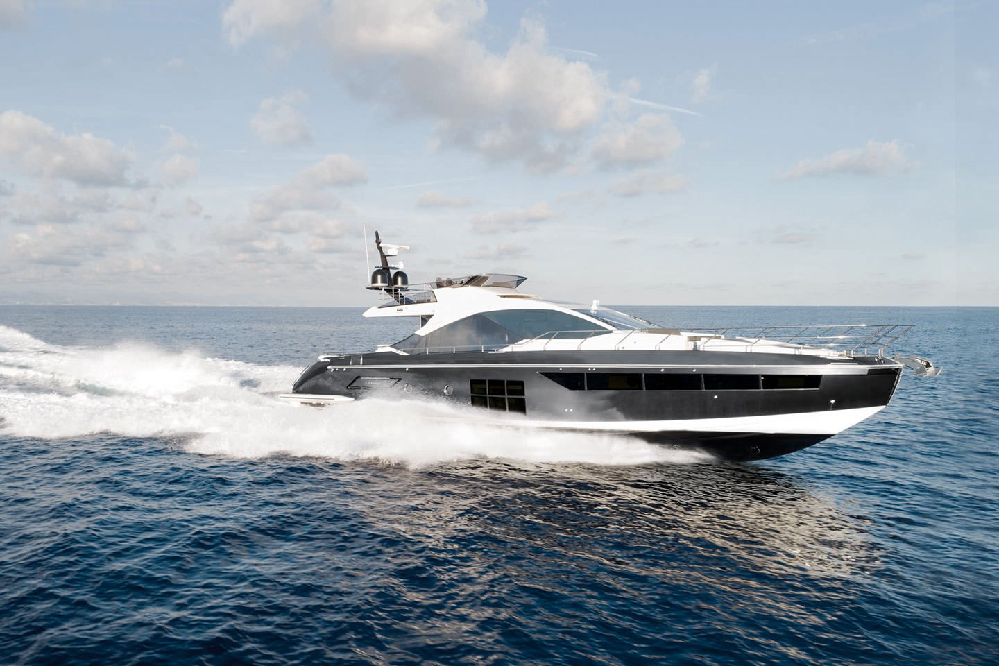 Azimut Grande S7-IPS-1050