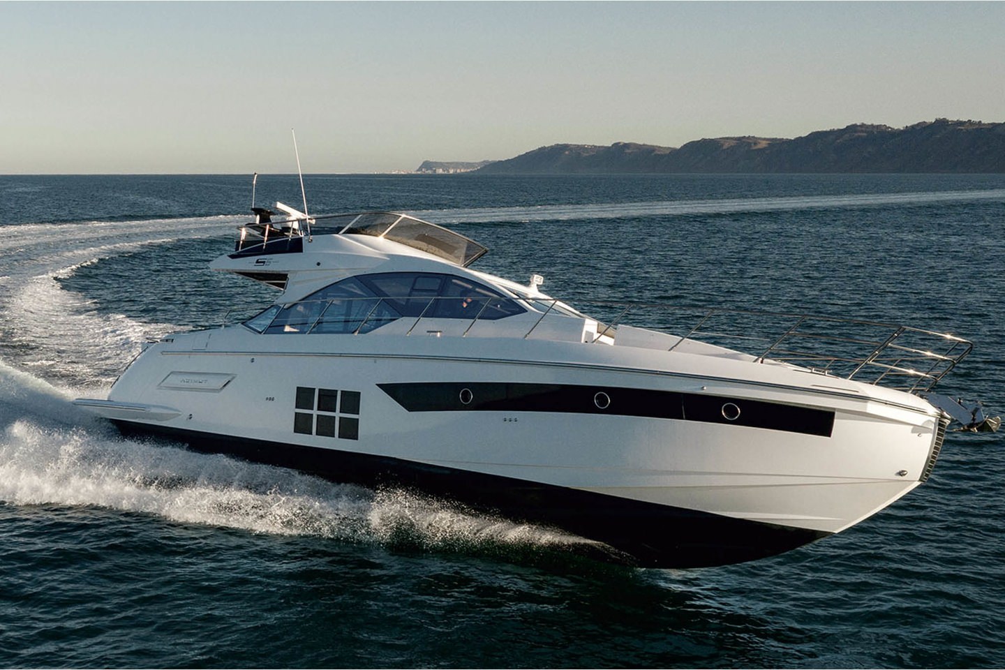 Azimut Grande S6-IPS-700