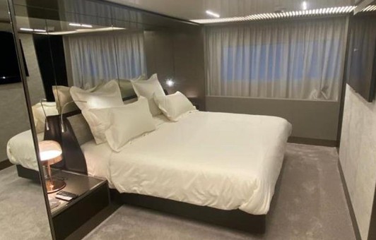 26米法拉帝（Ferretti）850二手游艇主卧