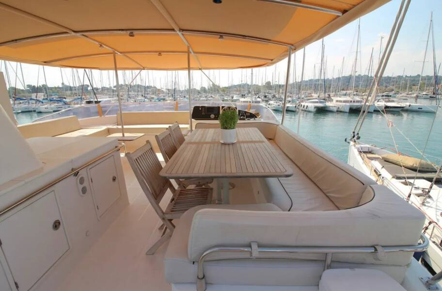 16米（55英尺）枫丹白露（Fountaine Pajot）Queensland MY55双体游艇价格在2200万元左右