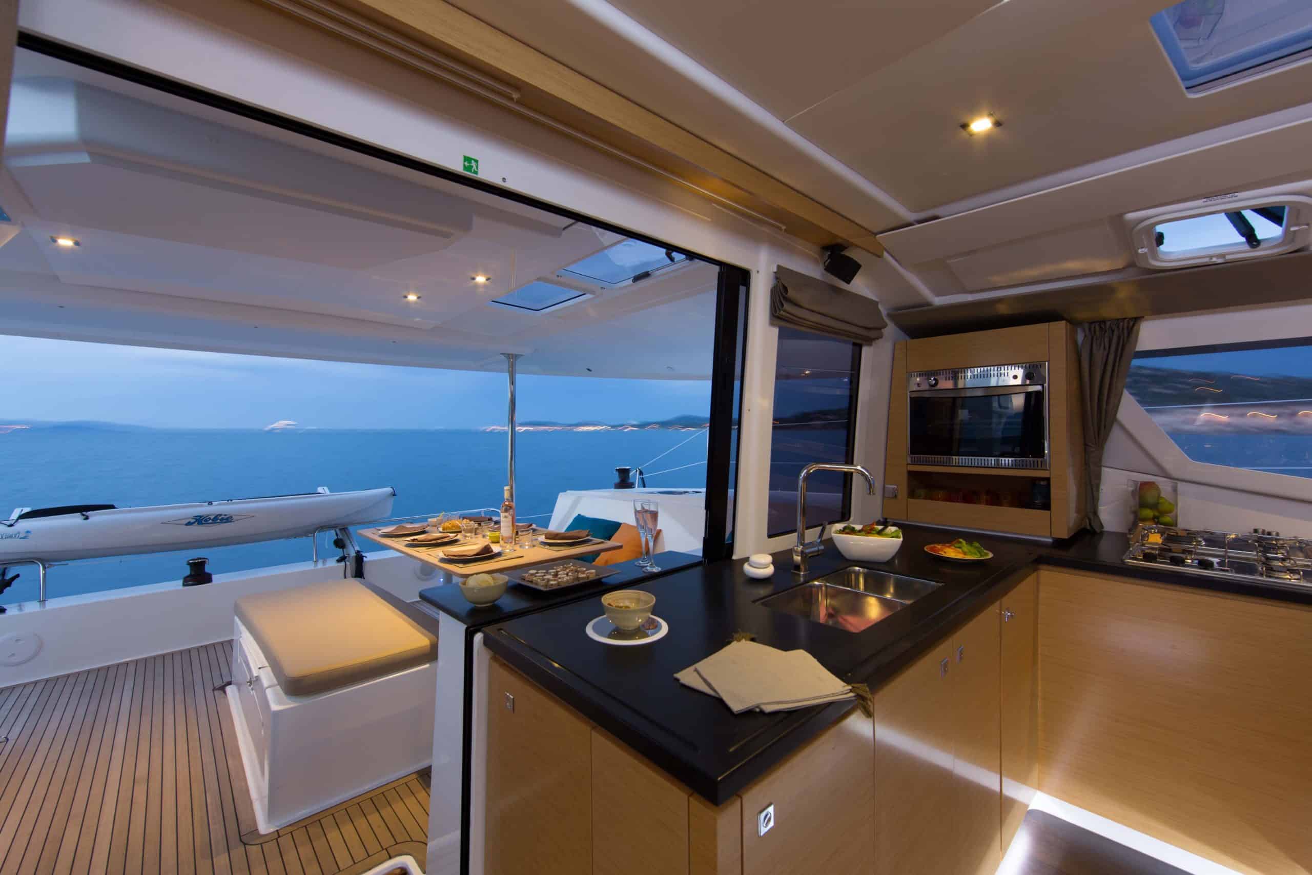 13米枫丹白露（Fountaine Pajot）Helia44双体帆船厨房