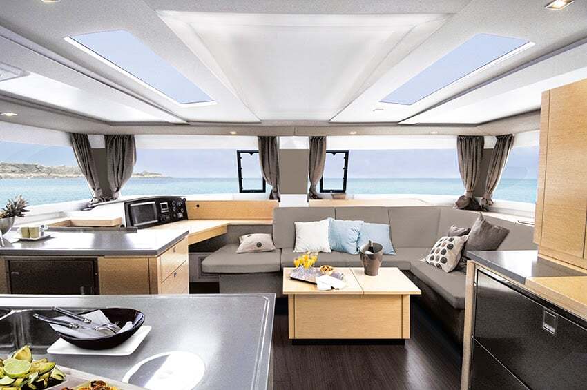 13米枫丹白露（Fountaine Pajot）Helia44双体帆船价格650万元左右