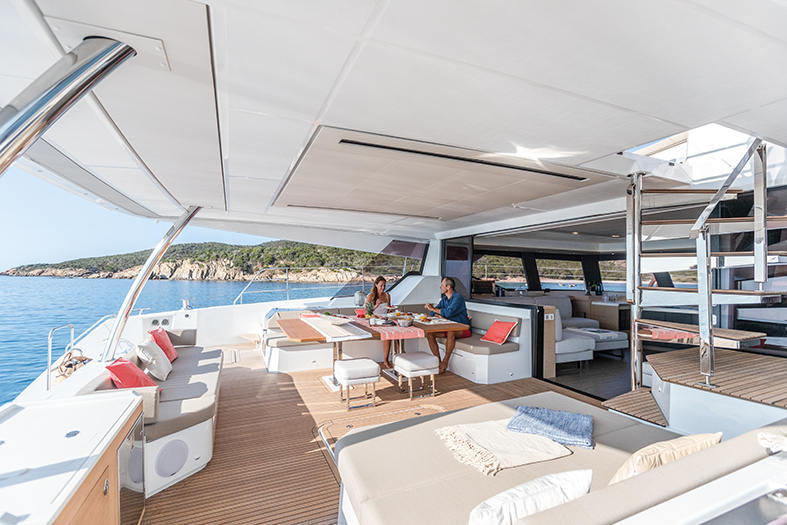 20米的枫丹白露（Fountaine Pajot）Alegria67双体帆船价格2000万元