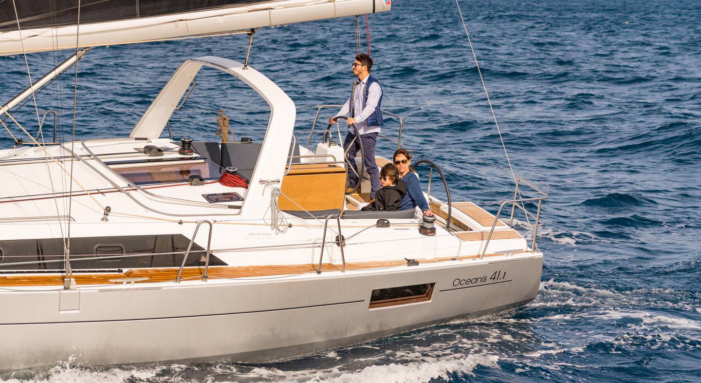 12米的博纳多（Beneteau）遨享仕41.4帆船价格为150万元