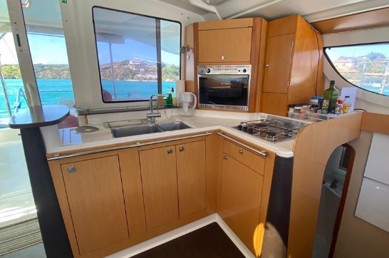 枫丹白露（Fountaine Pajot）Lipari41二手双体帆船洗手间