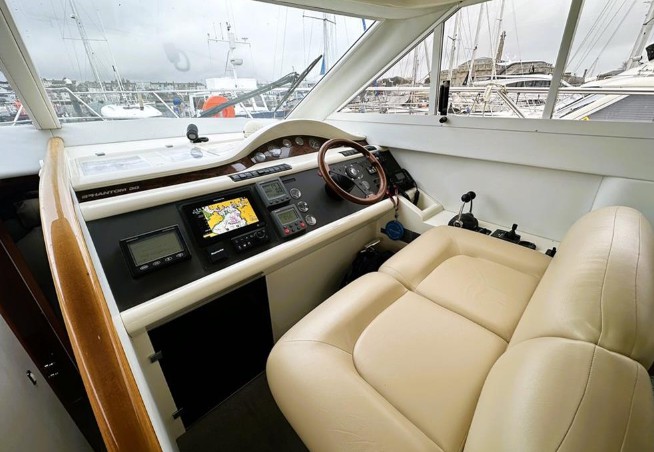 11米菲尔兰（Fairline）Phantom38游艇价格为127万元