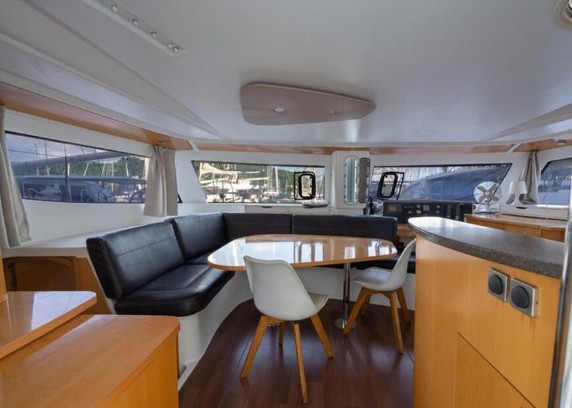 枫丹白露（Fountaine Pajot）Orana44二手双体帆船休闲区