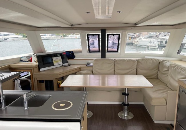 枫丹白露（Fountaine Pajot）Lucia40二手双体帆船沙龙