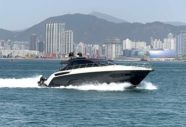 阿兹慕（Azimut）Atlantis58运动游艇