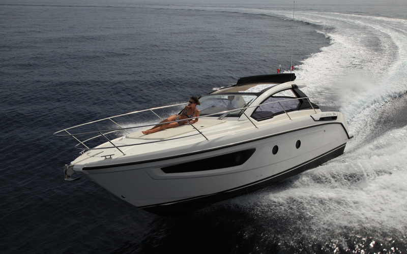 阿兹慕（Azimut）Atlantis34运动游艇