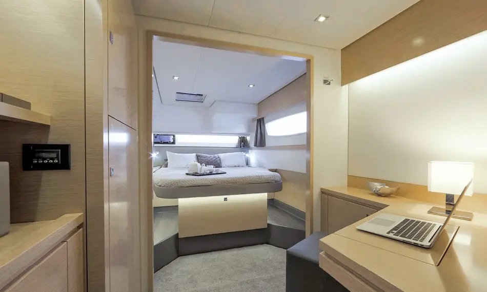 枫丹白露（Fountaine Pajot）Saba50双体帆船卧室