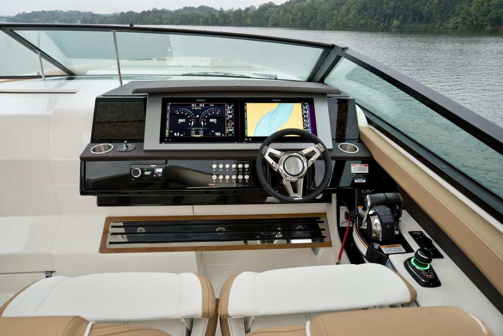 希瑞（SeaRay）SLX400运动快艇中控