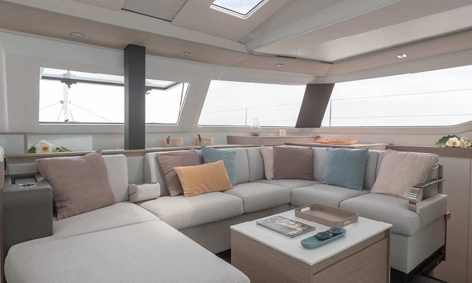 13米枫丹白露（Fountaine Pajot）Elba45双体帆船沙龙区