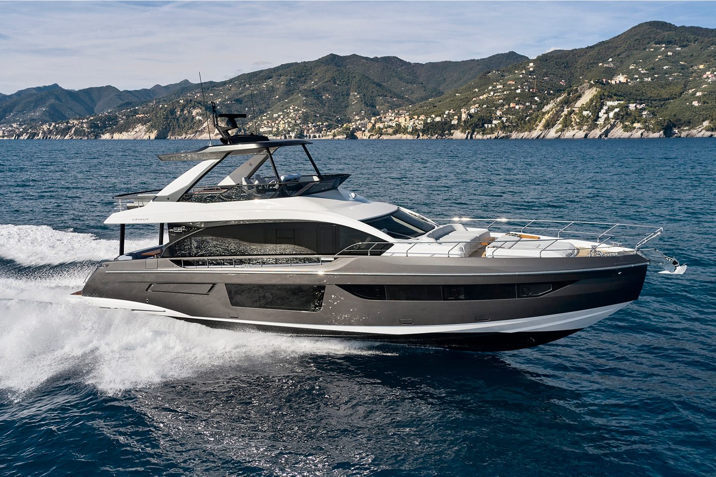 阿兹慕（Azimut）68飞桥游艇