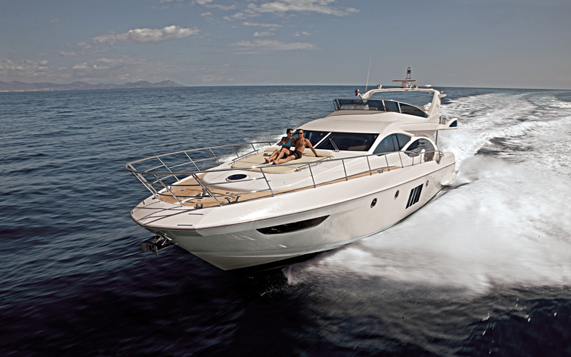 阿兹慕（Azimut）70飞桥游艇