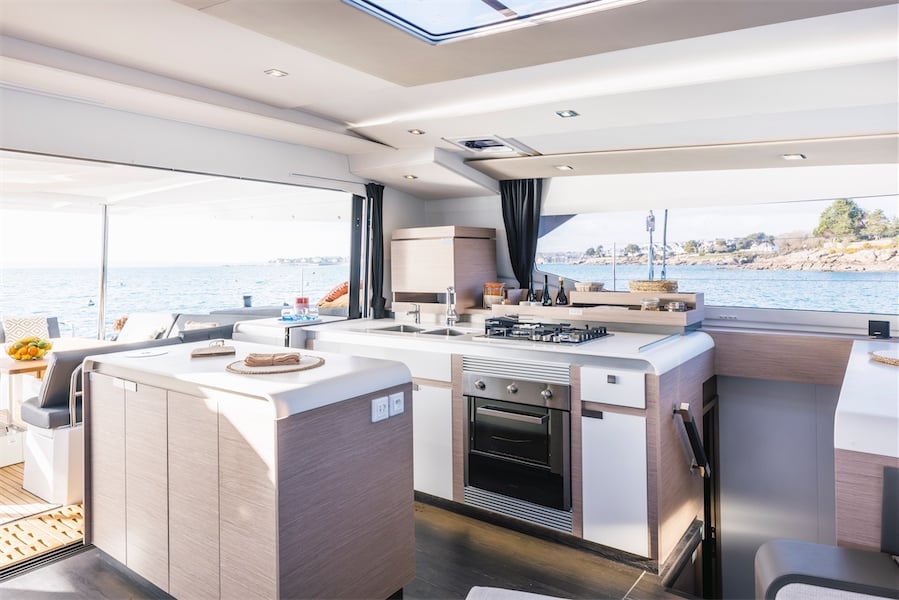 枫丹白露（Fountaine Pajot）Aura 51双体帆船厨房