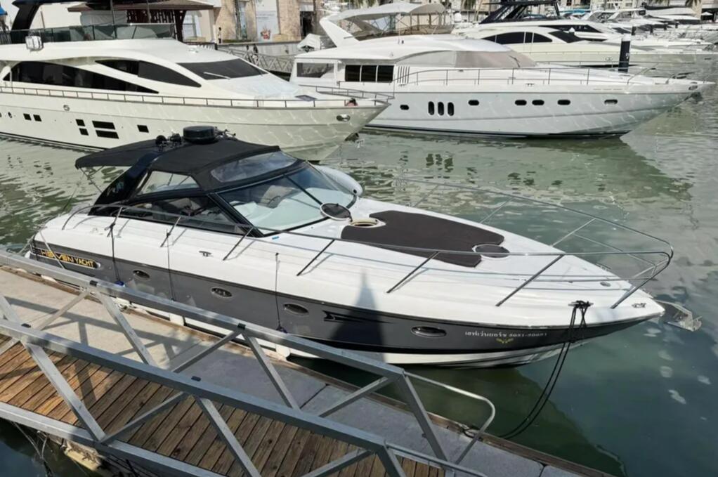 公主 Princess V42 Flybridge