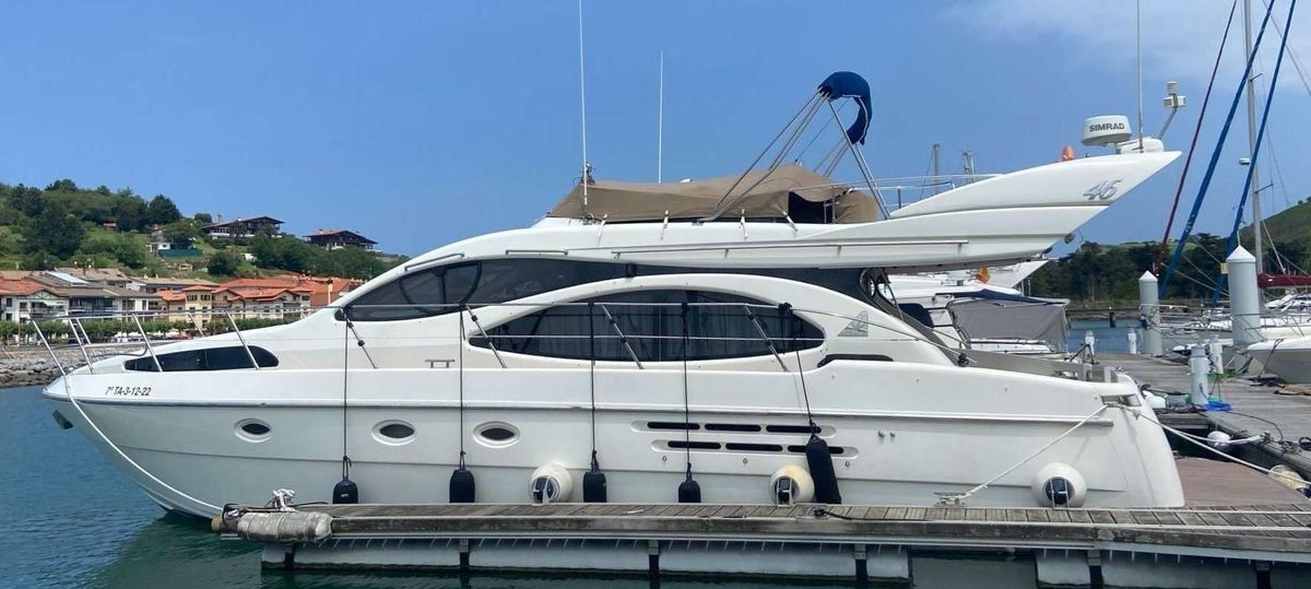 阿兹慕 Azimut 46 Flybridge