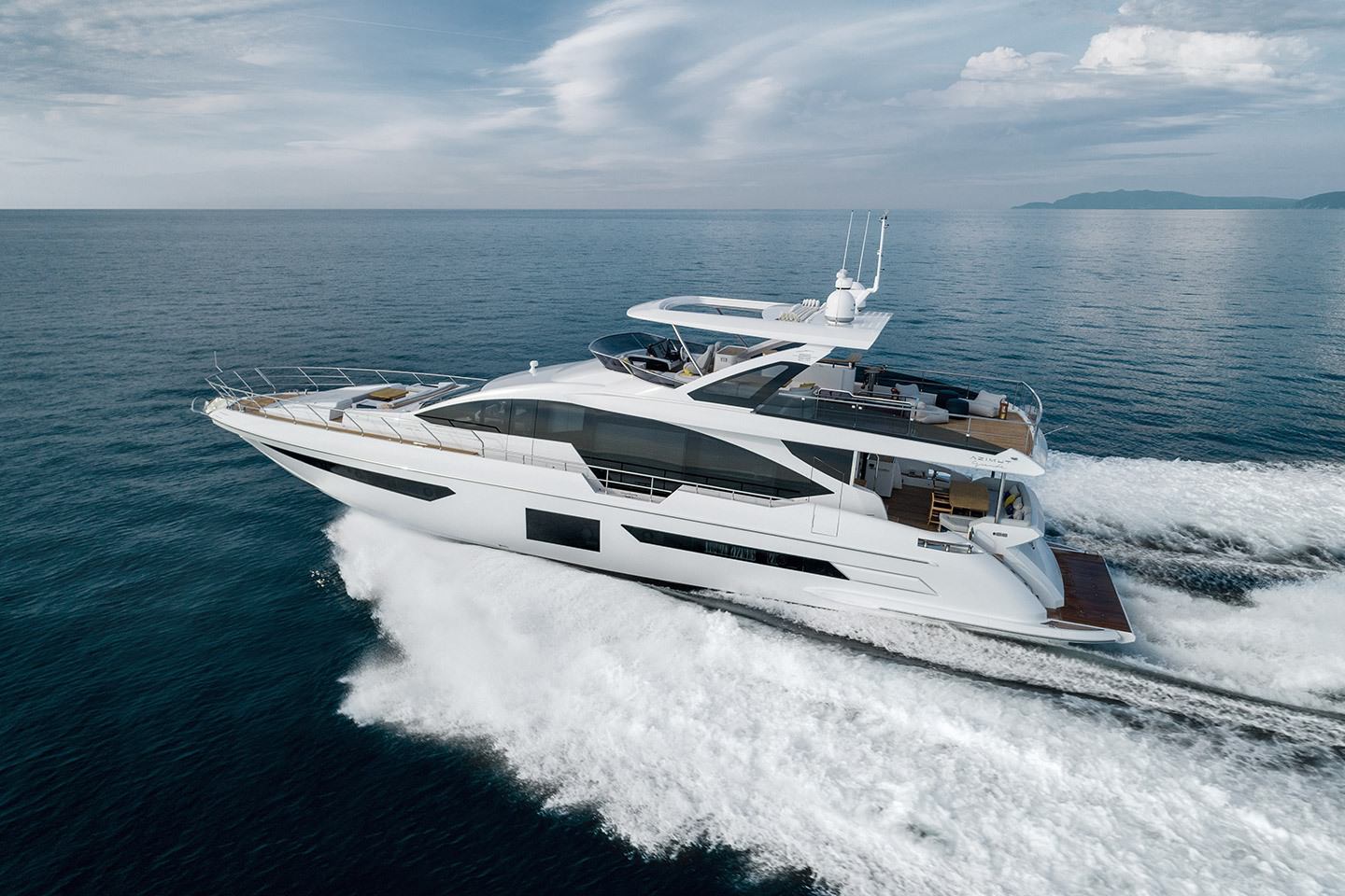 阿兹慕（Azimut）Grande25M豪华飞桥游艇