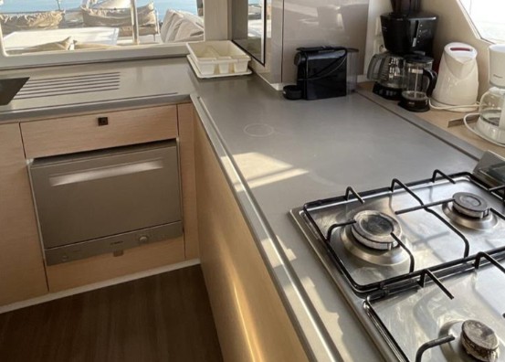 枫丹白露（Fountaine Pajot）Saba50双体帆船厨房