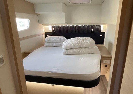 枫丹白露（Fountaine Pajot）Saba50双体帆船卧室