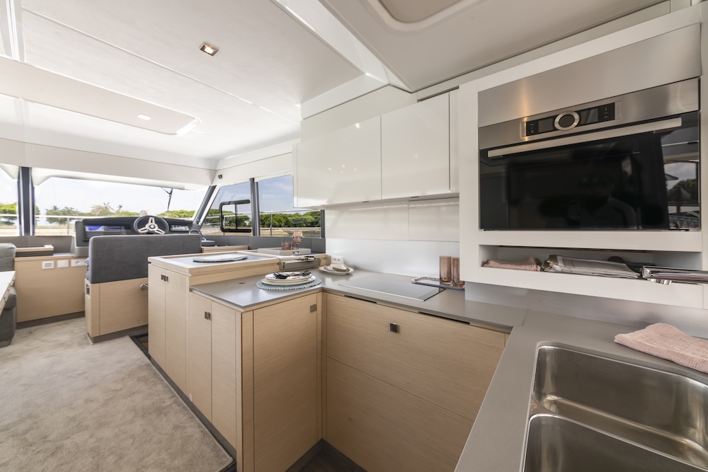 枫丹白露（Fountaine Pajot）MY5双体游艇厨房