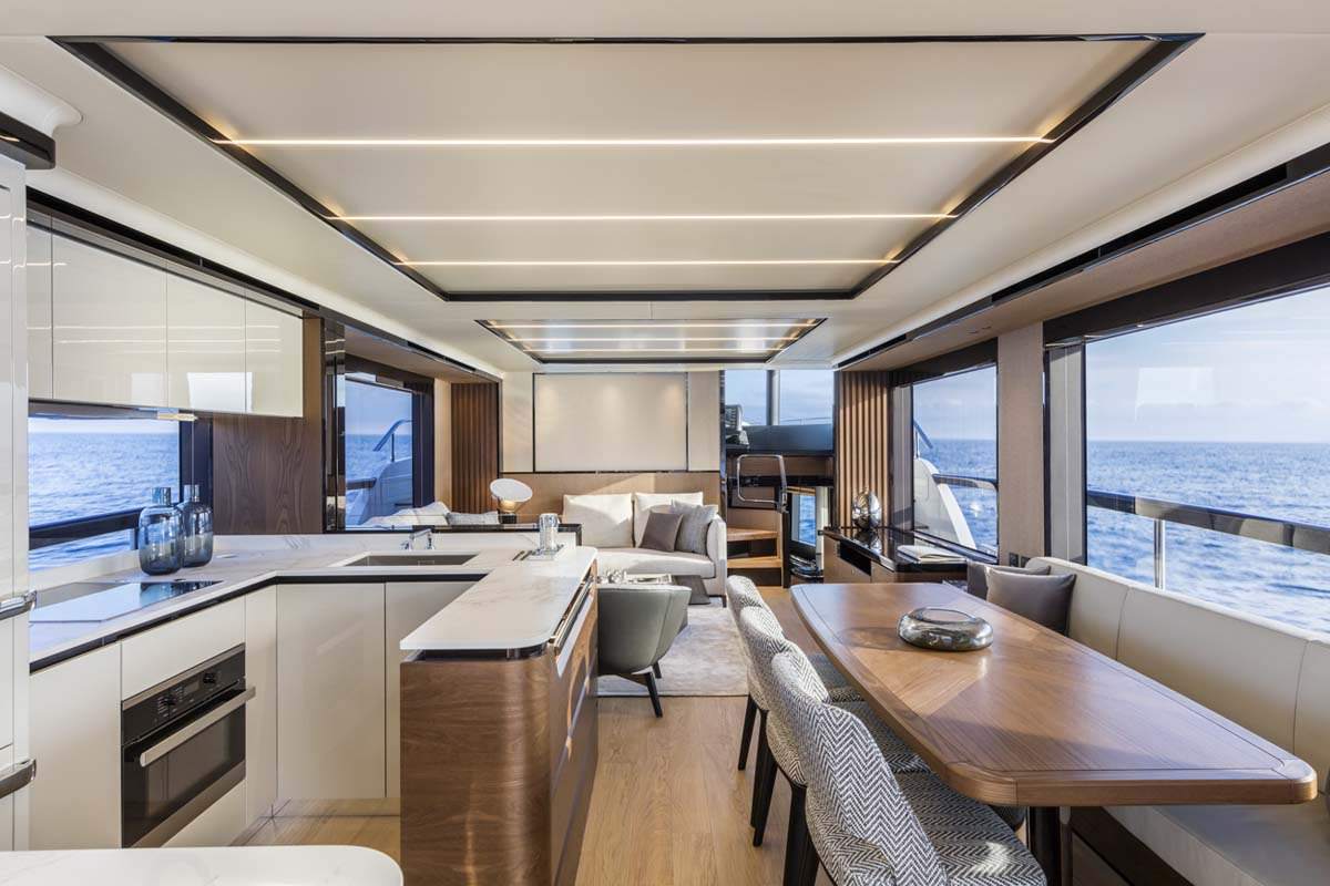 20米雅舶仕（Absolute）Navetta68豪华飞桥游艇沙龙区