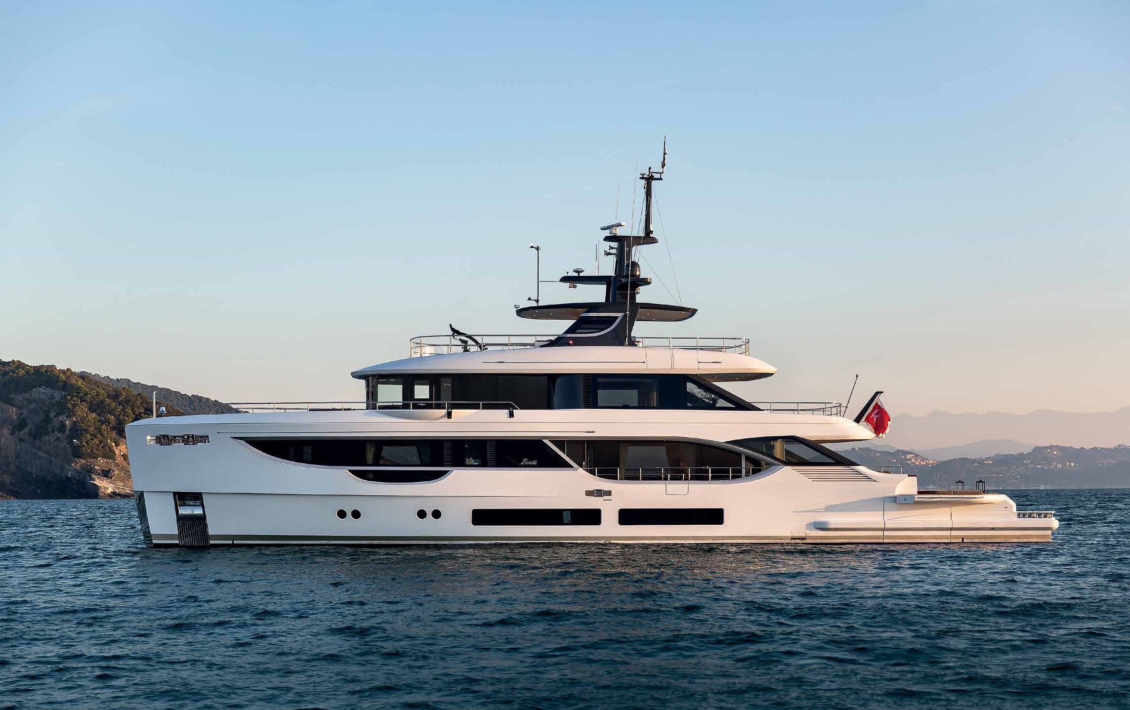 Benetti Oasis 34M