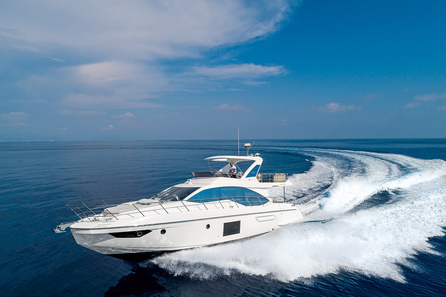 阿兹慕（Azimut）55豪华飞桥游艇