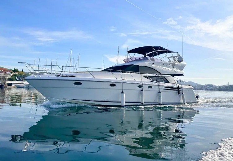 菲尔兰（Fairline）Phantom50二手飞桥游艇