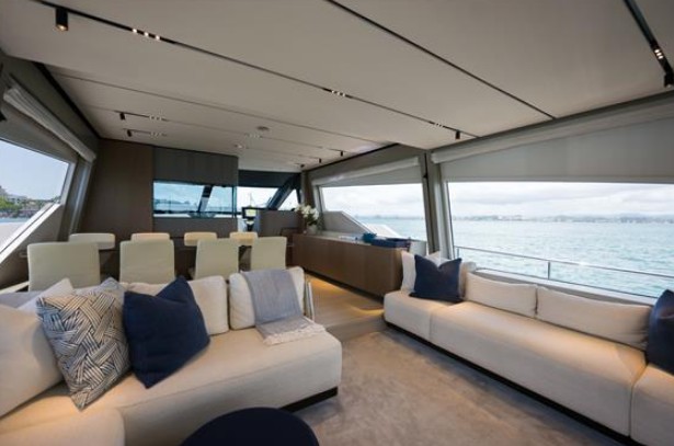 法拉帝（Ferretti）720豪华飞桥游艇沙龙