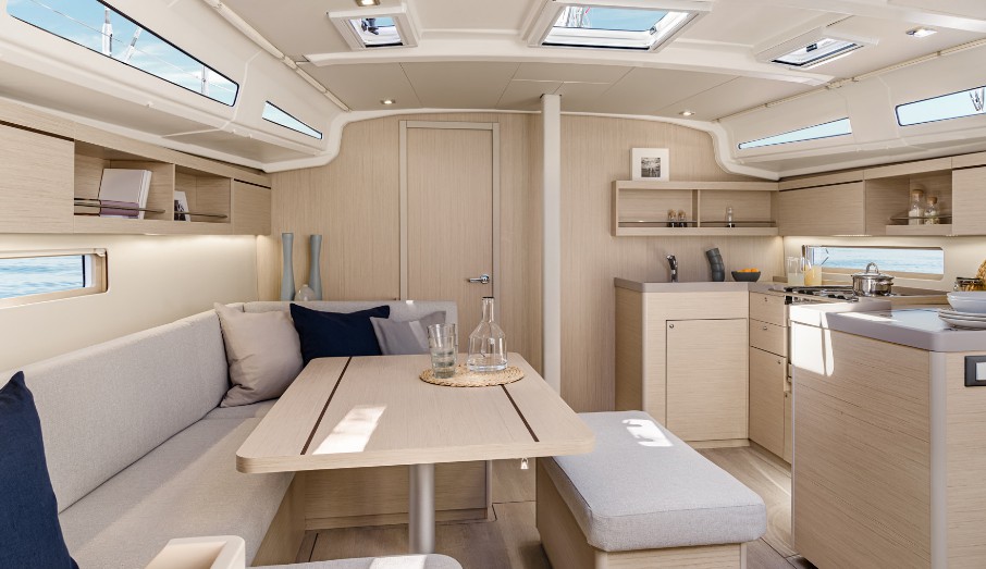 博纳多（Beneteau）Oceanis 40.1中型巡航帆船船舱内部布局