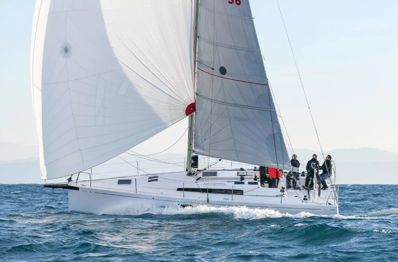 博纳多（Beneteau）First 36巡航帆船