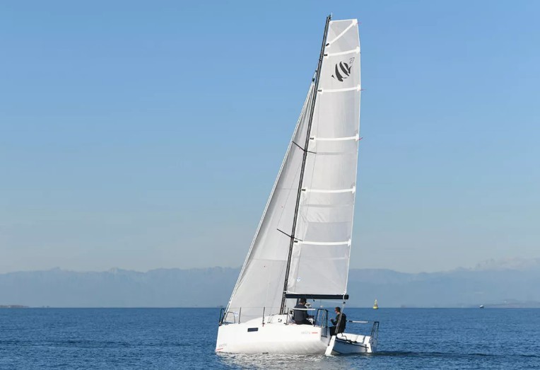 博纳多（Beneteau）First 27 SE小型单体帆船