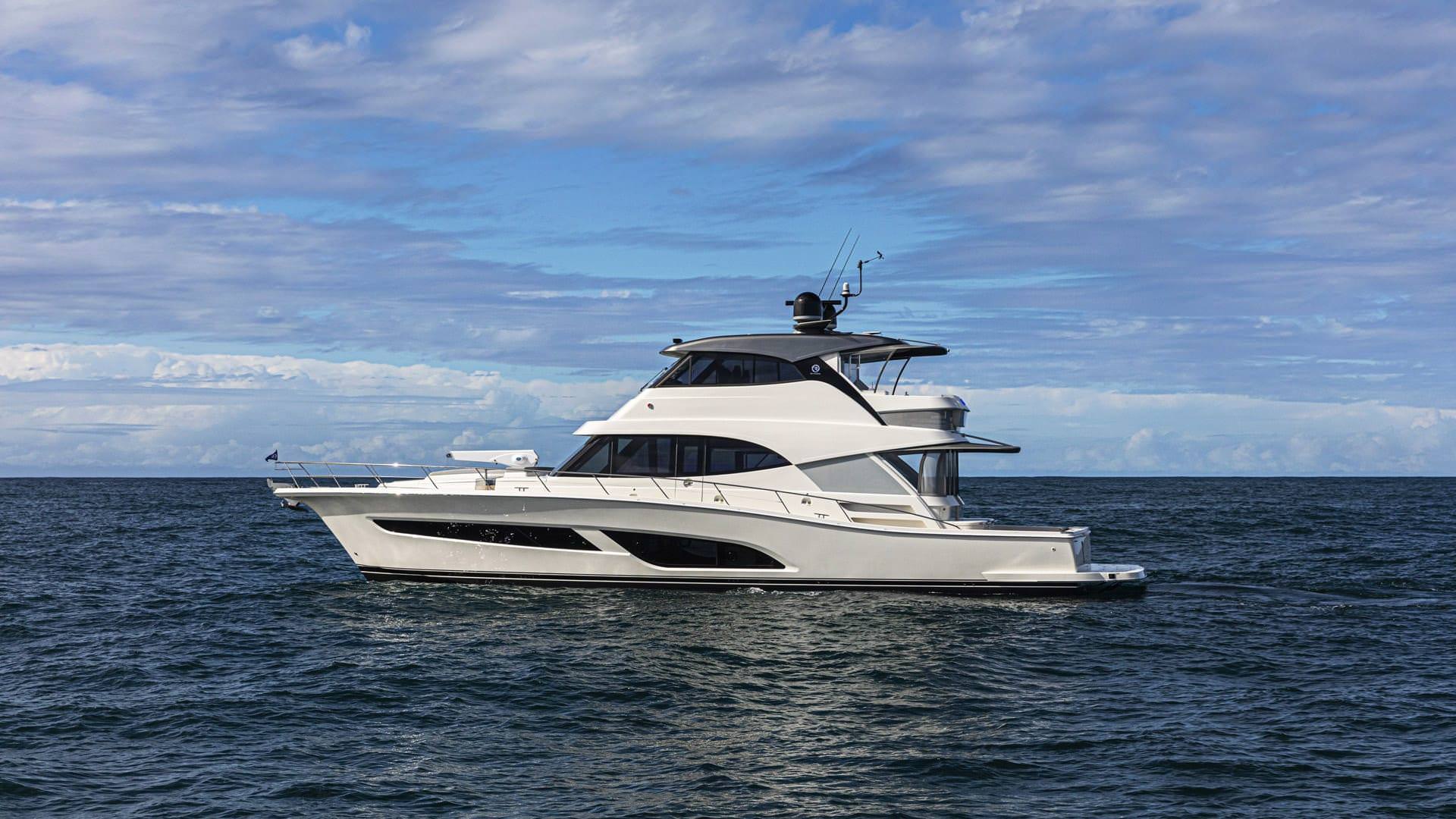 里维埃拉 64 SPORTS MOTOR YACHT