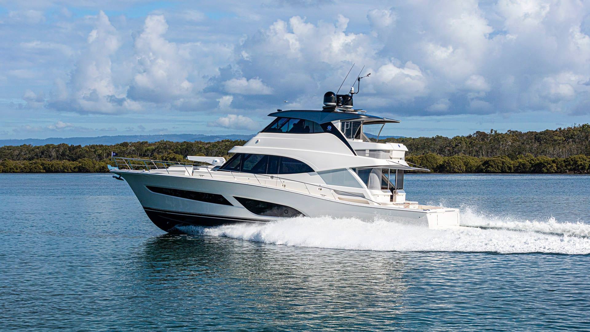 里维埃拉 64 SPORTS MOTOR YACHT