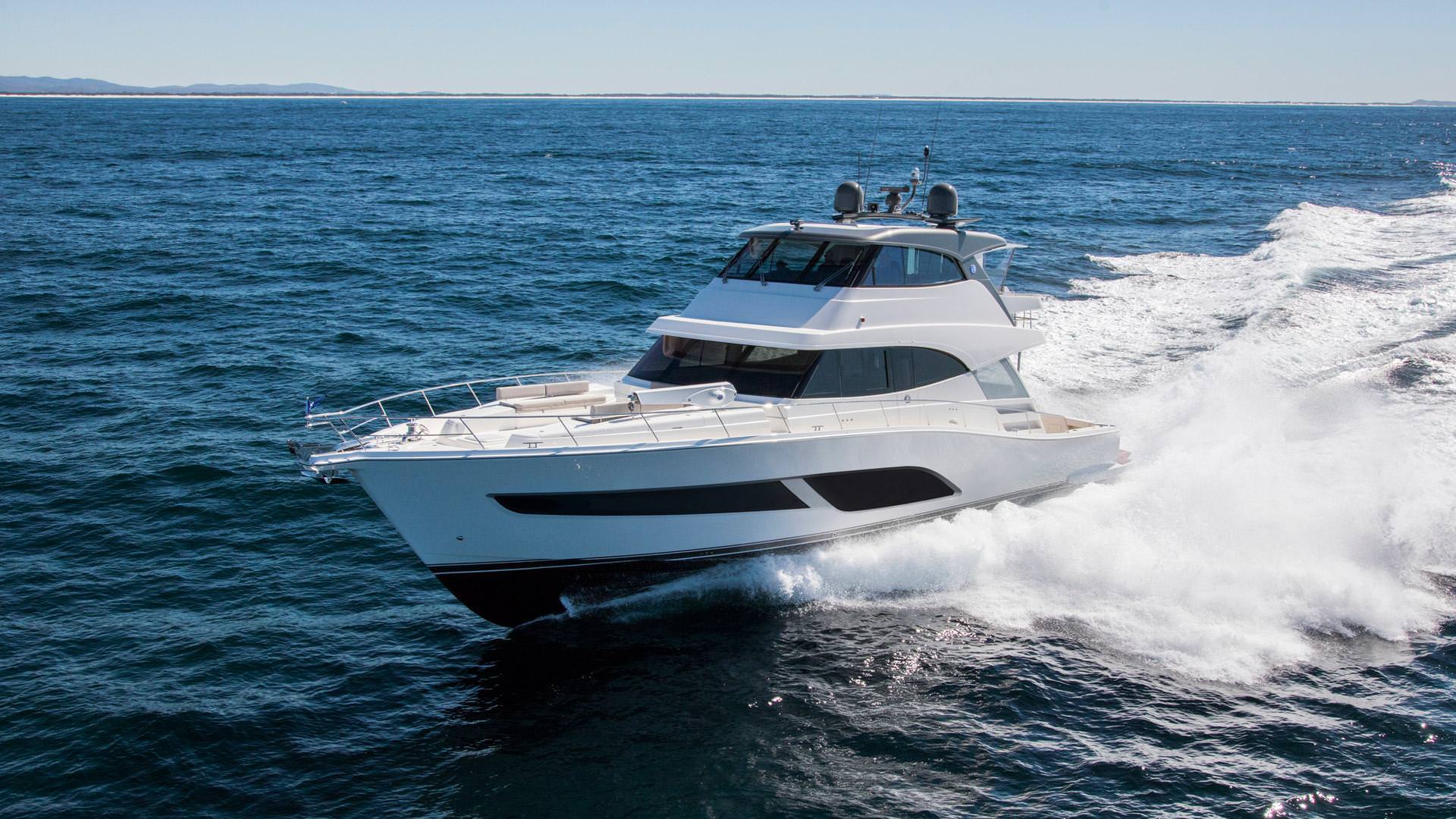 里维埃拉 68 SPORTS MOTOR YACHT