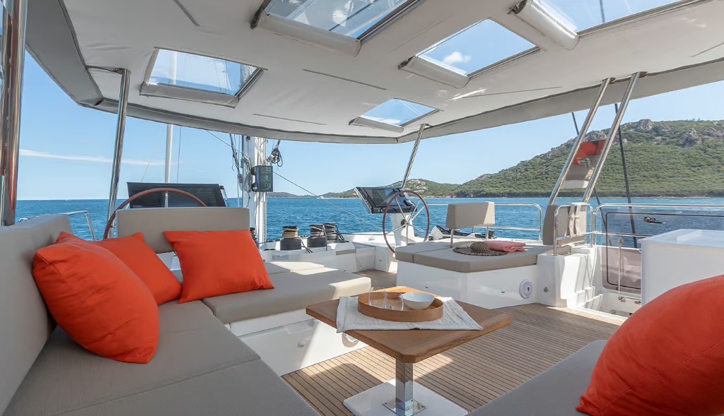 枫丹白露（Fountaine Pajot）Alegria 67巡航双体帆船控制台布局